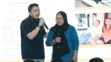 Alasan Orang Tua Siswa Sekolah Rakyat Menangis Haru di Hadapan Seskab Teddy